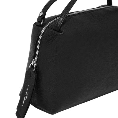 Borsa a mano Alifa Donna in pelle martellata nera dettaglio tirazip 