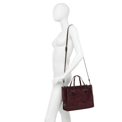 Borsa a mano Donna Miss Marcella scamosciata Bordeaux indossata con tracolla