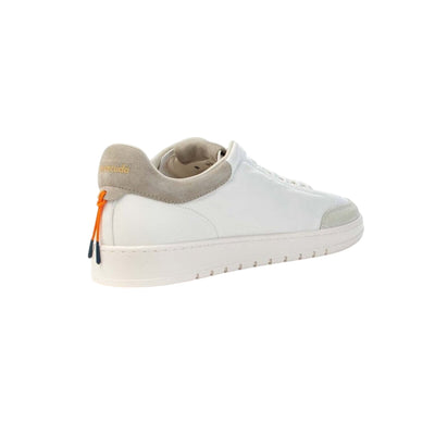 Acquista subito la Sneakers Uomo, con suola in gomma resistente, punta camosciata traforata arrotondata, chiusura con lacci e dettaglio decorativo sul retro firmata Barracuda su Old England: vieni a scoprire tutta la collezione sul nostro sito. 
