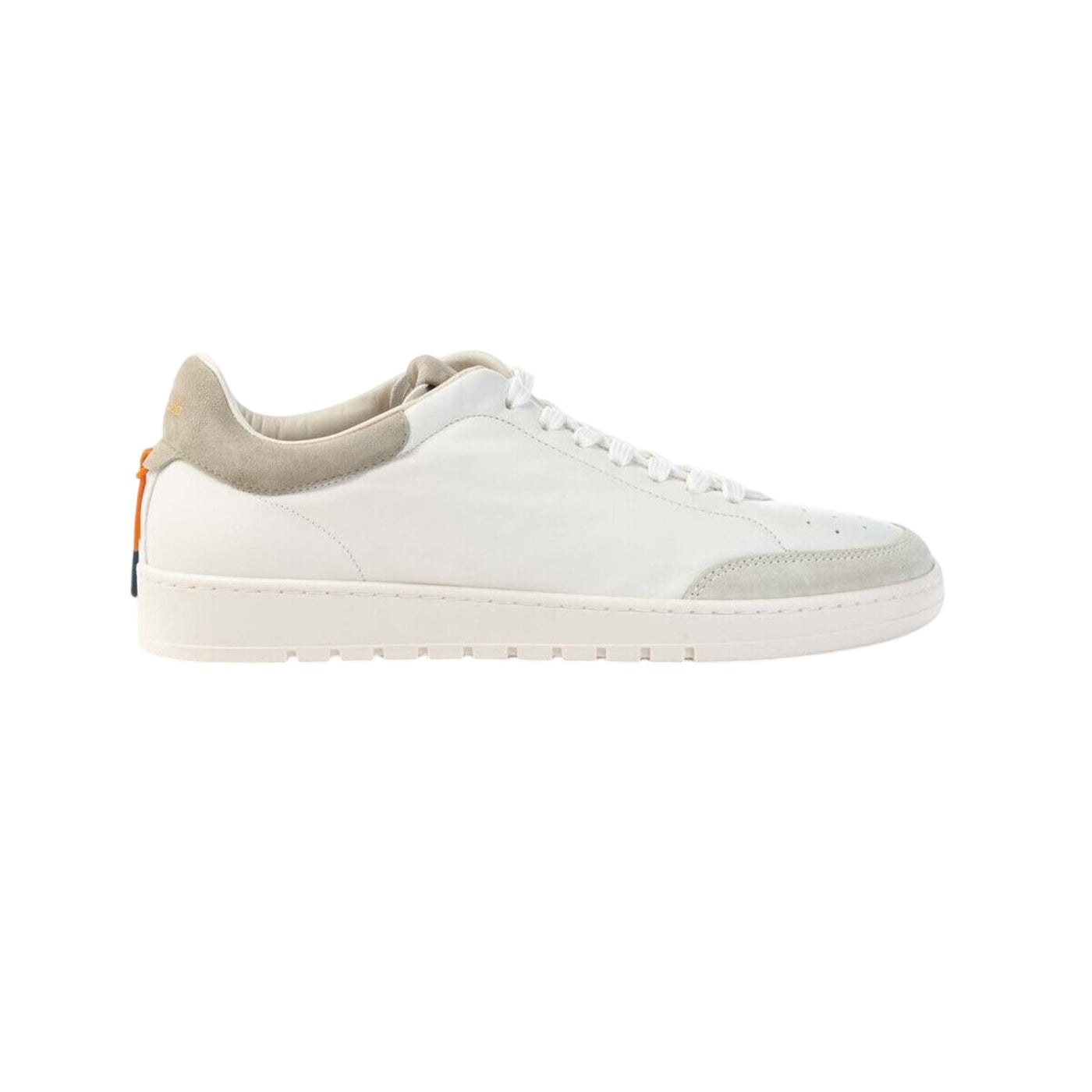 Acquista subito la Sneakers Uomo, con suola in gomma resistente, punta camosciata traforata arrotondata, chiusura con lacci e dettaglio decorativo sul retro firmata Barracuda su Old England: vieni a scoprire tutta la collezione sul nostro sito. 