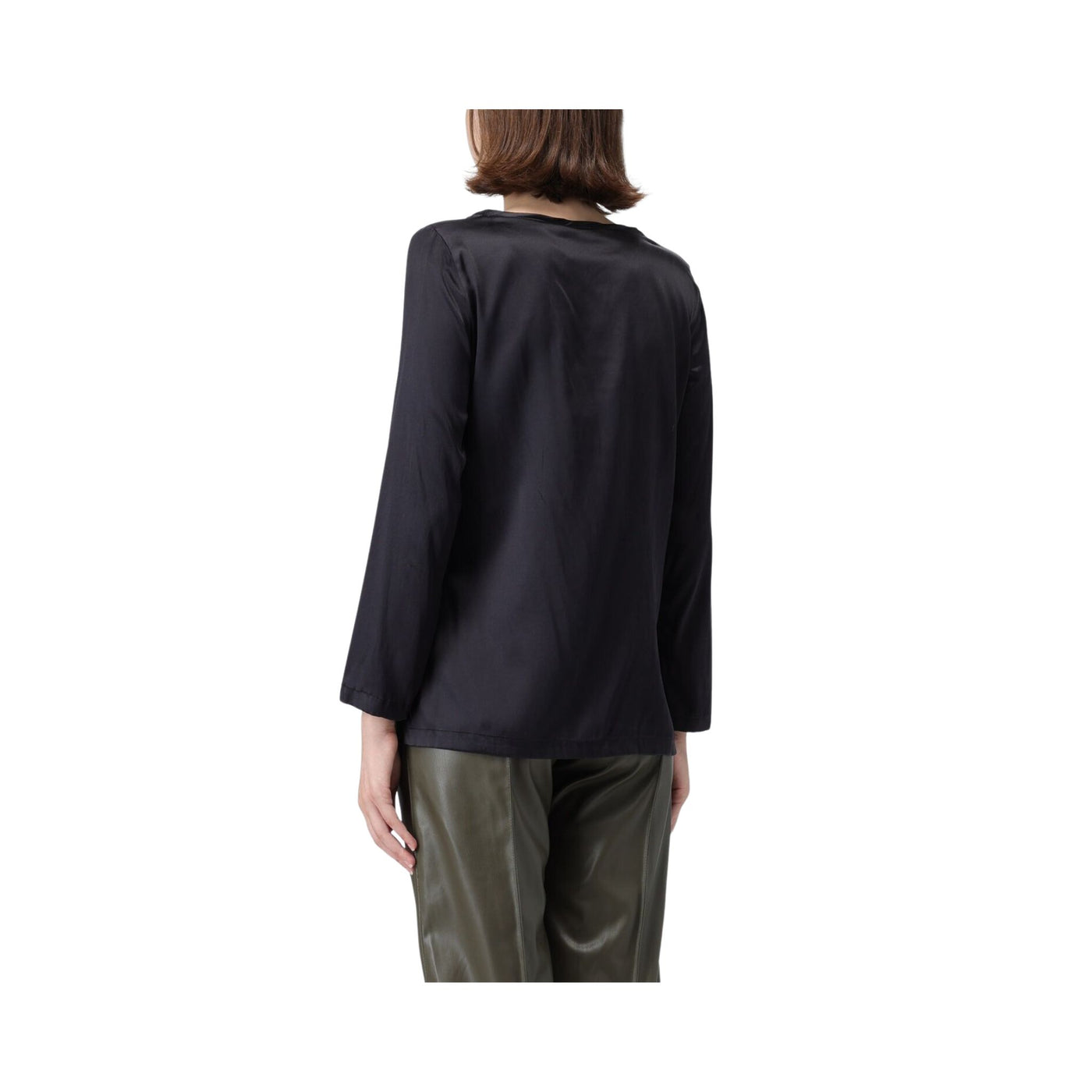 Women's blouse in solid color with wide neckline