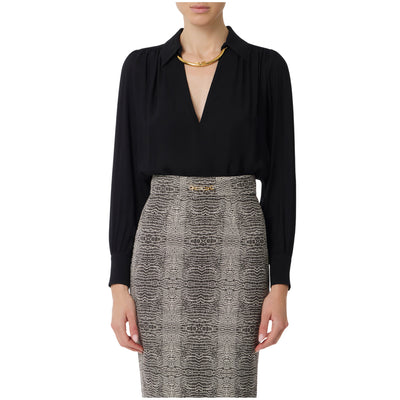 Acquista subito, la Camicia donna, in viscosa, scollo a V e collana tubolare in oro con logo, firmata Elisabetta Franchi su Old England: vieni a scoprire tutta la collezione sul nostro sito