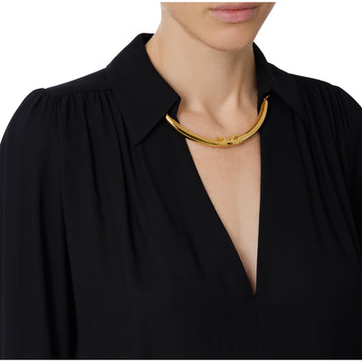 Acquista subito, la Camicia donna, in viscosa, scollo a V e collana tubolare in oro con logo, firmata Elisabetta Franchi su Old England: vieni a scoprire tutta la collezione sul nostro sito
