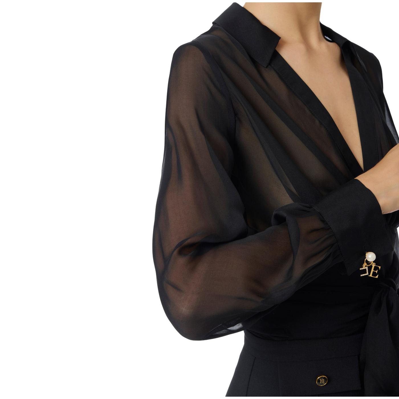 Acquista subito la Camicia Donna, in pura seta con polsi con gemelli e collo con scollo a V incrociato firmata Elisabetta Franchi su Old England: vieni a scoprire tutta la collezione sul nostro sito