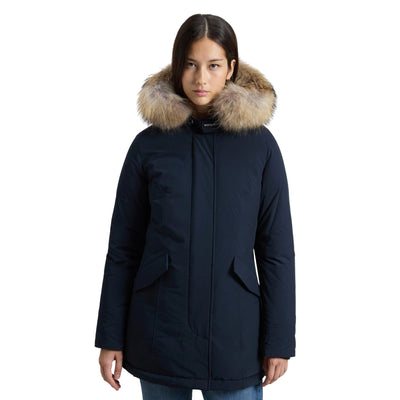 Parka Donna Arctic in Urban Touch Blu con pelliccia modella frontale