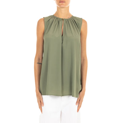 Top Cris da Donna in tinta unita verde modella frontale
