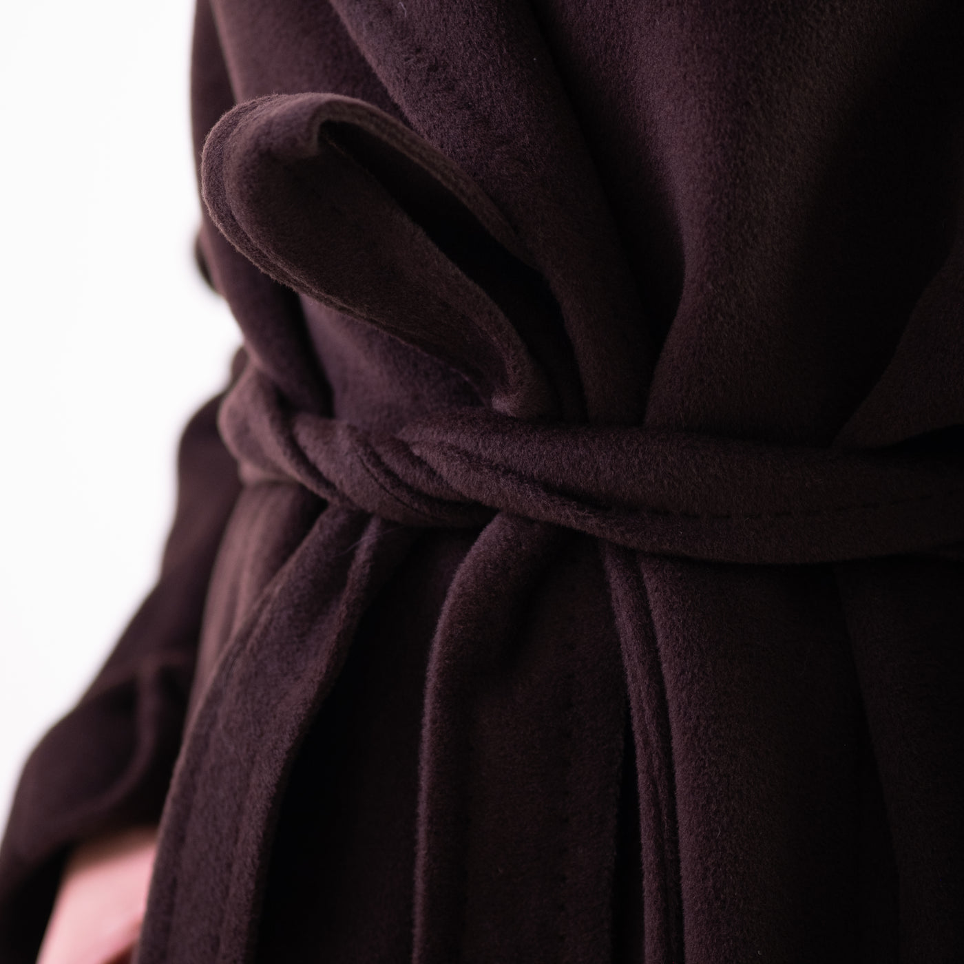 Cappotto Donna lungo marrone con cinta in vita dettaglio cintura