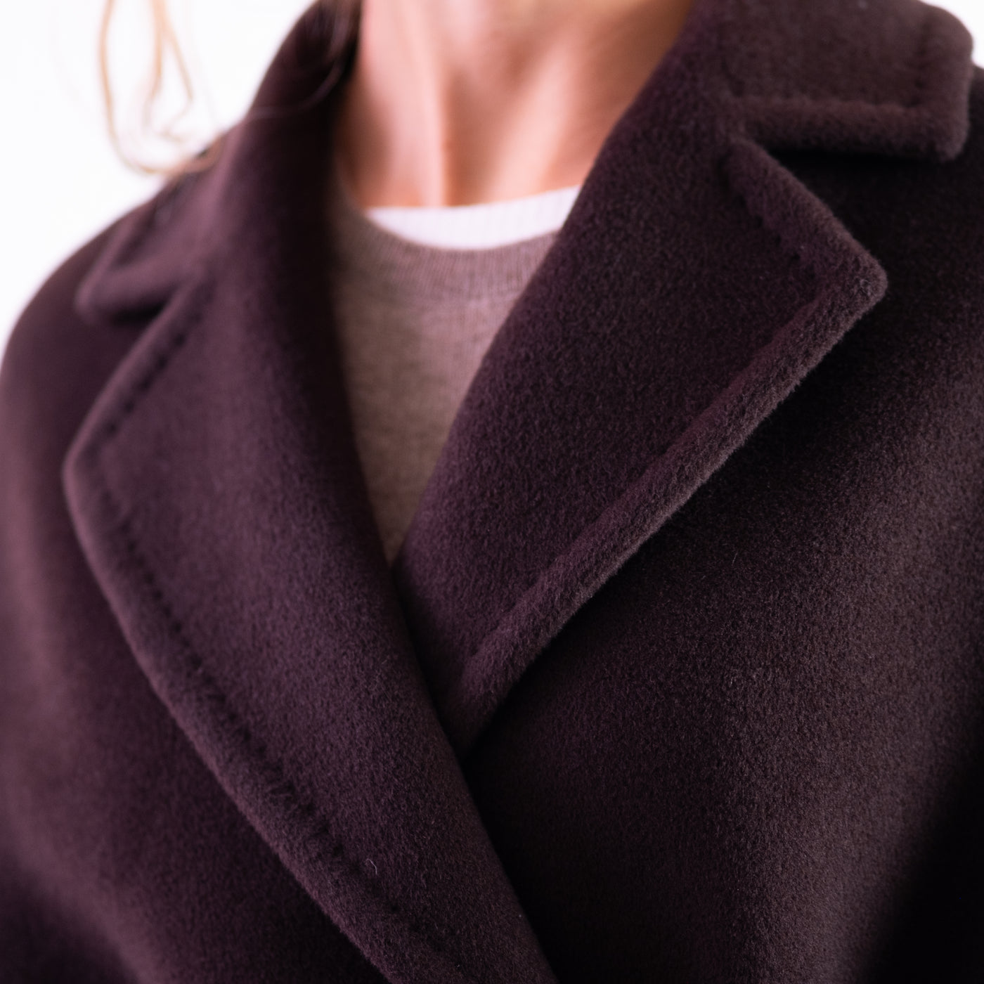 Cappotto Donna lungo marrone con cinta in vita dettaglio