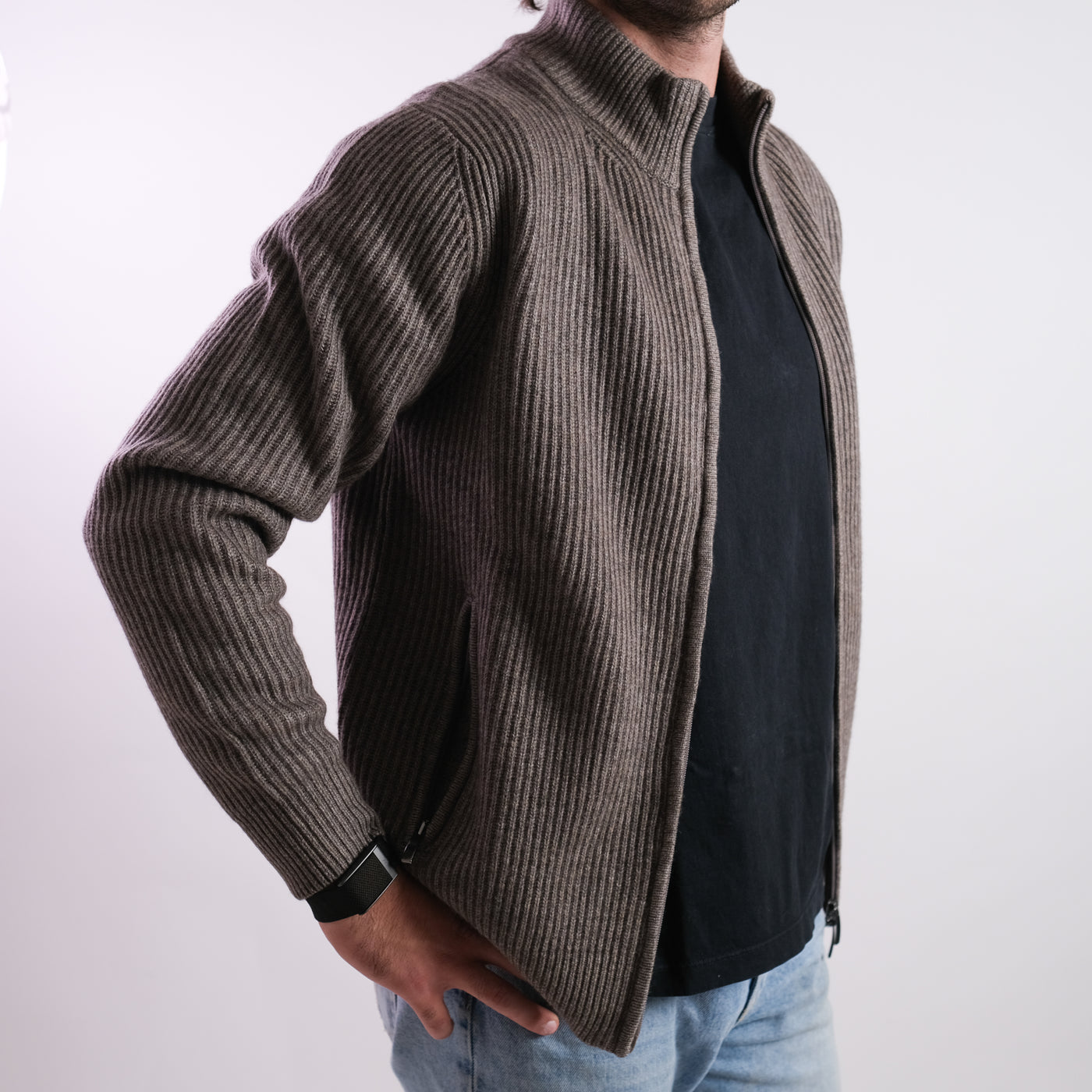 Cardigan Uomo a coste con zip marrone