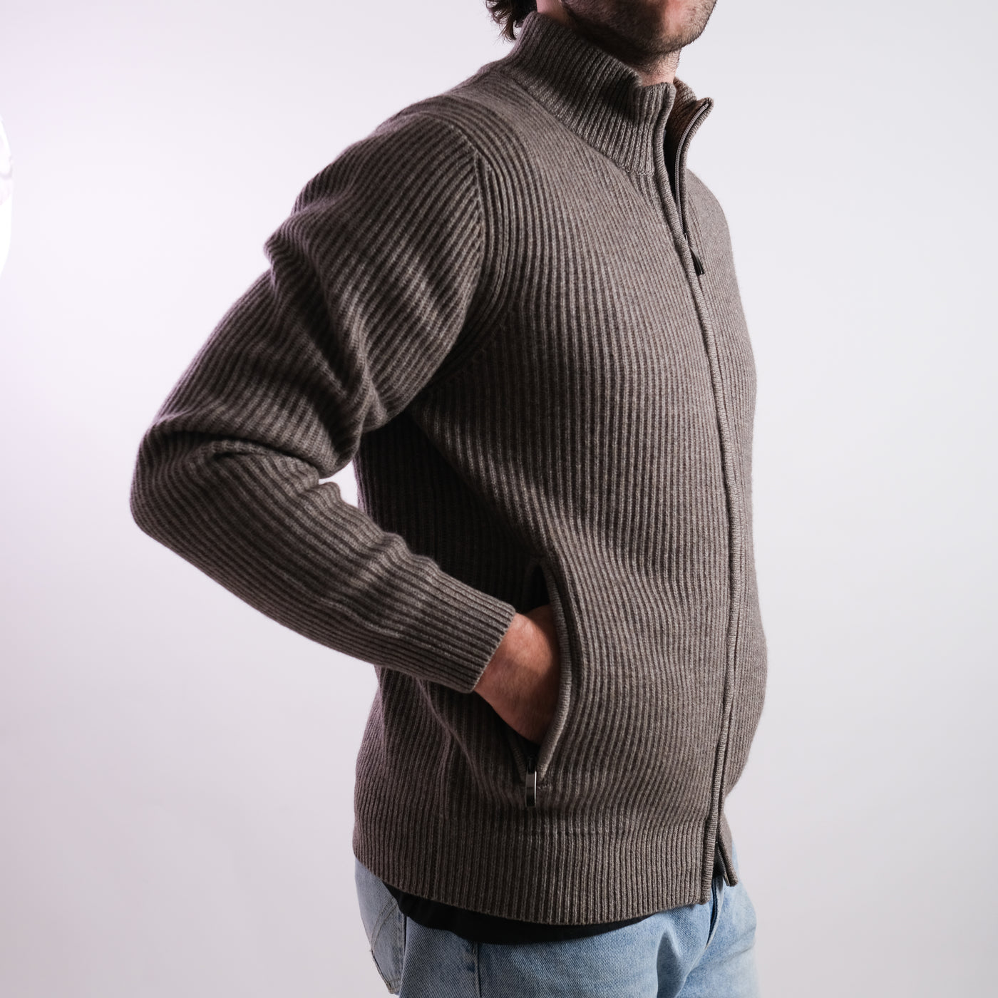 Cardigan Uomo a coste con zip marrone