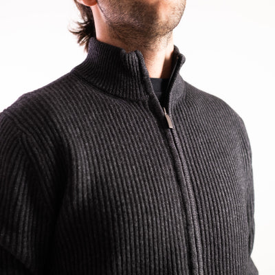 Cardigan Uomo a coste con zip grigio scuro dettaglio