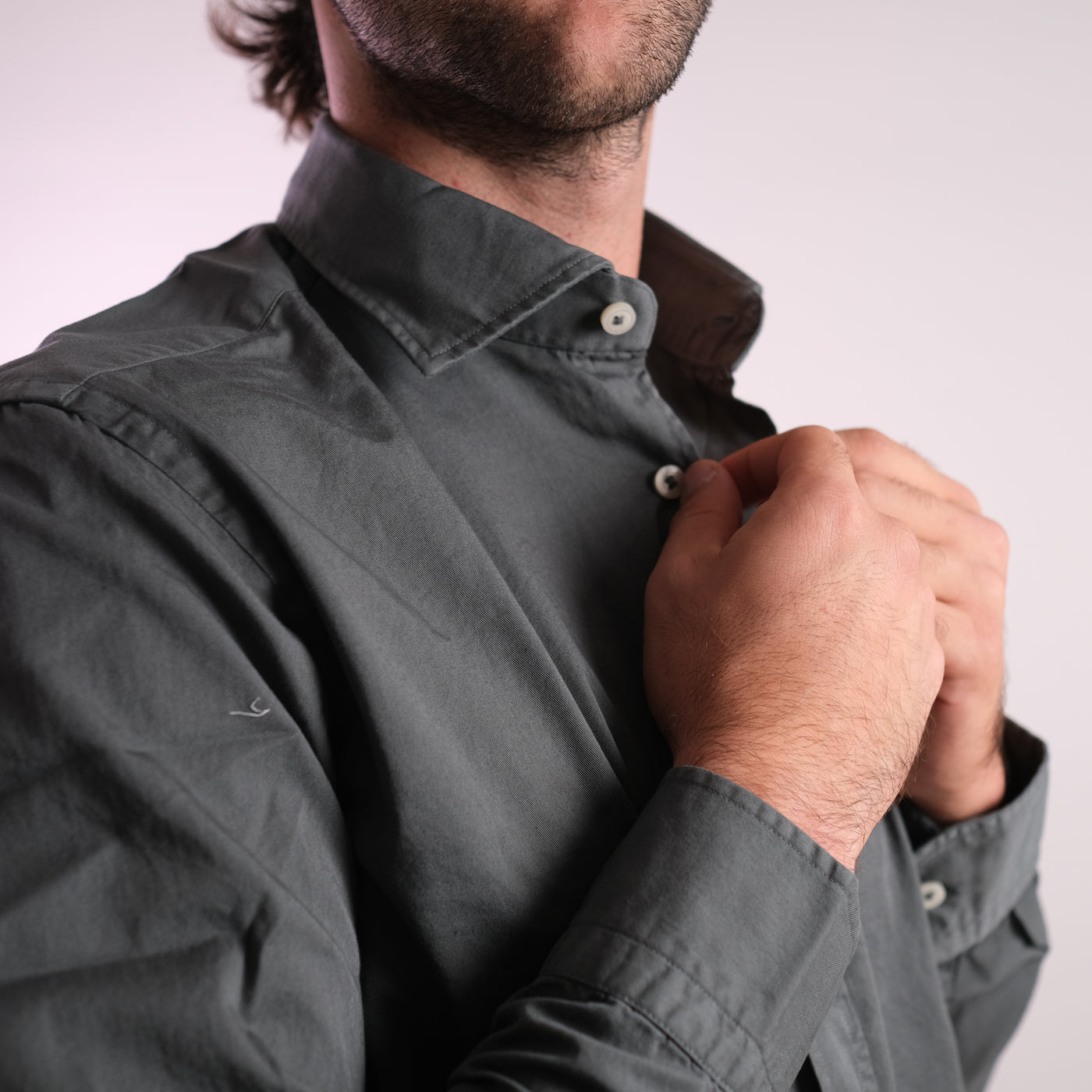 Camicia Uomo in tinta unita grigia dettaglio