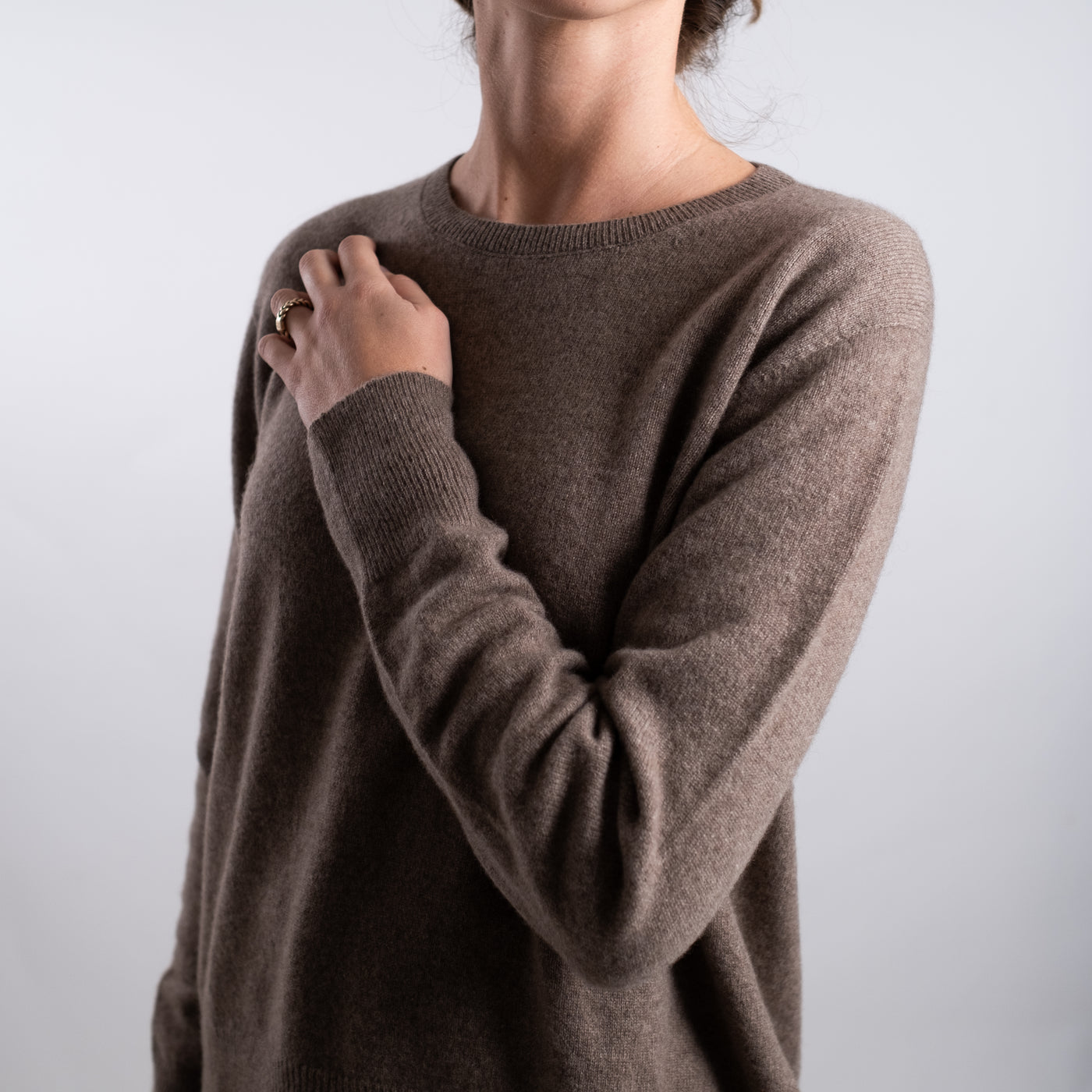 Maglia girocollo Donna in cashmere marrone 