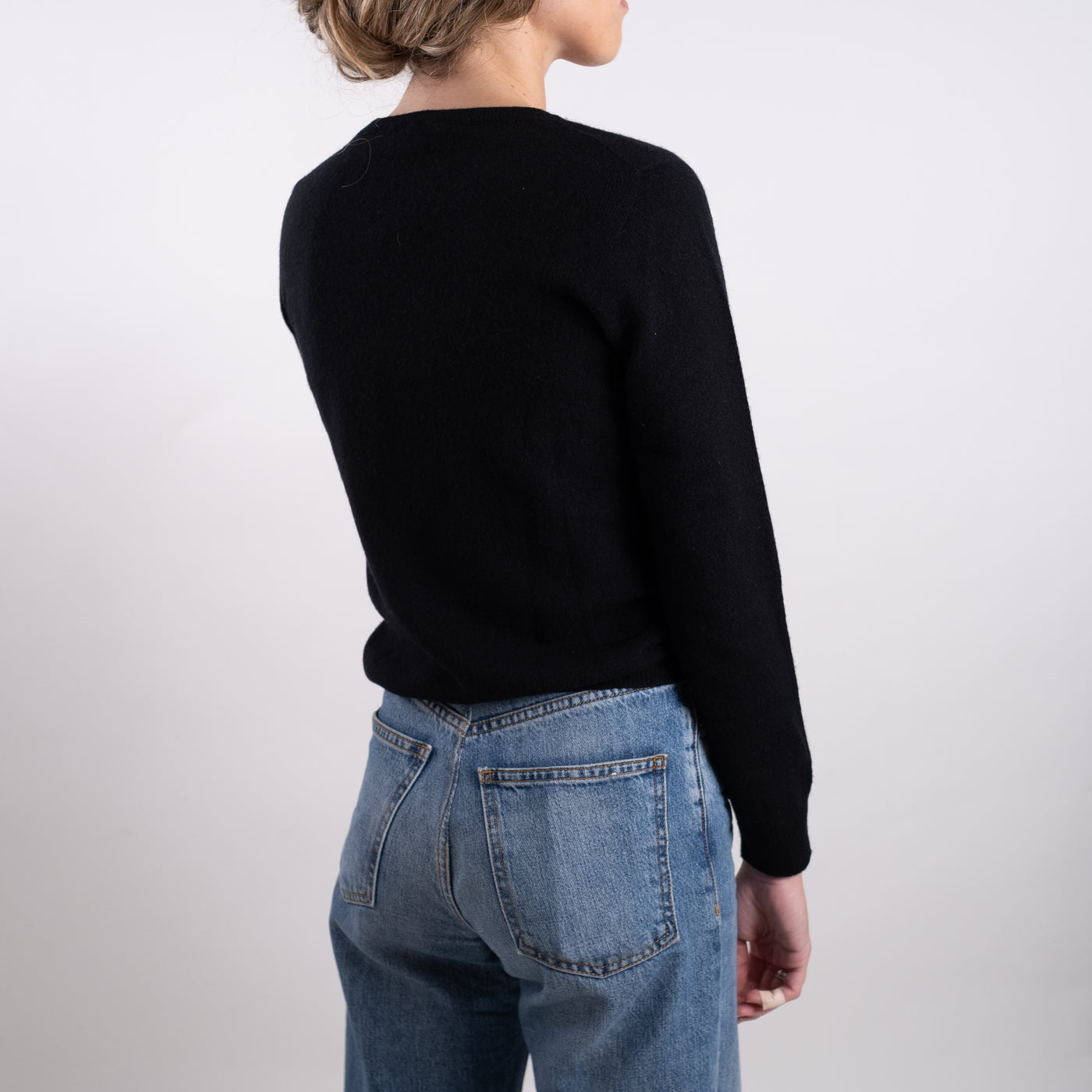 Maglia Donna dettagli a coste Nero modella retro