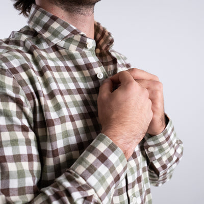 Camicia Uomo con fantasia a quadri all over dettaglio