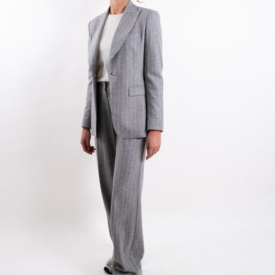 Completo Donna gessato giacca e pantalone modella lateraale