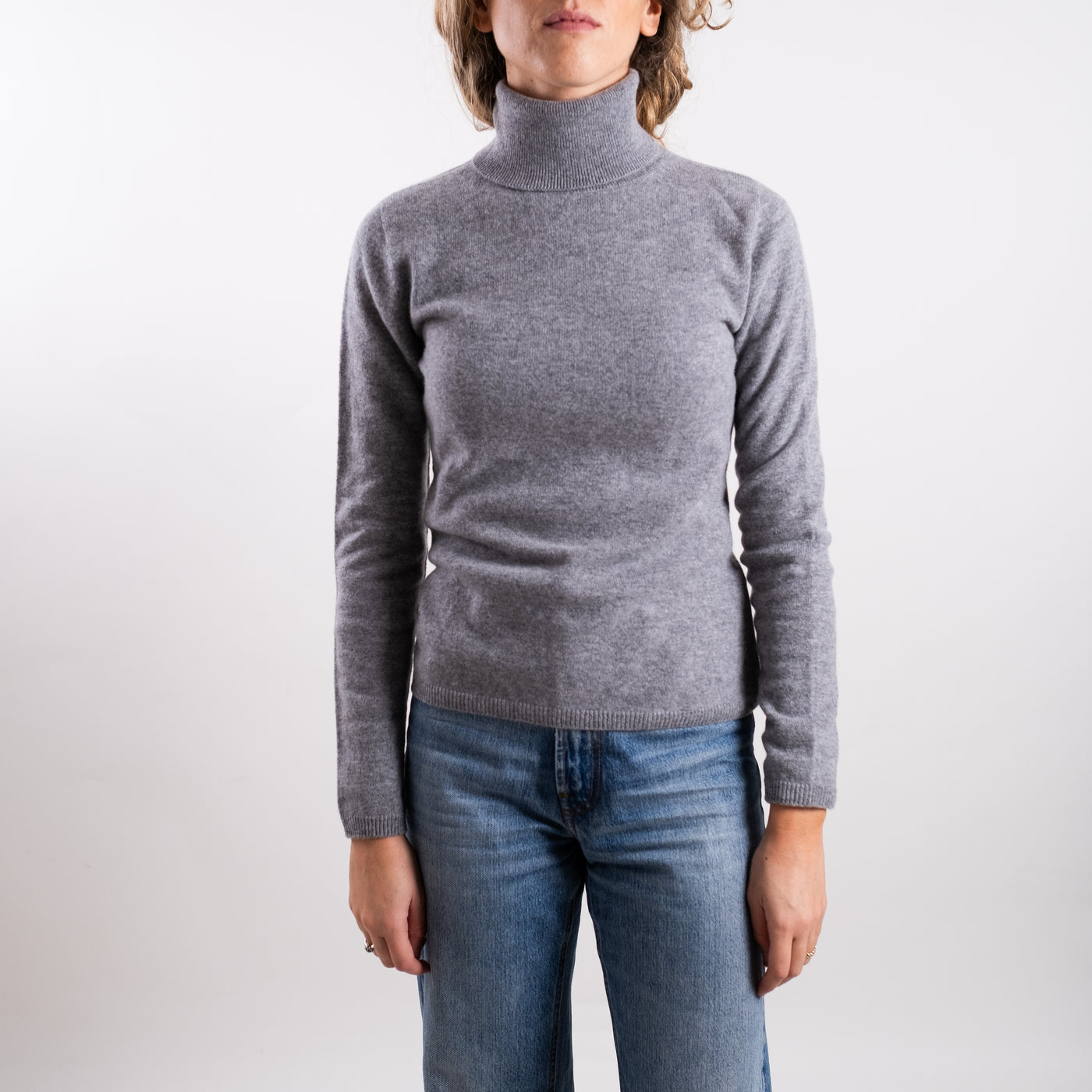 Maglia Donna a collo alto grigio modella frontale