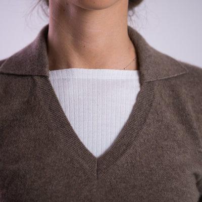 Polo Donna a maniche lunghe marrone dettaglio