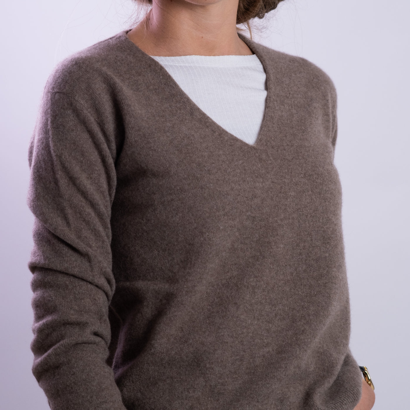 Maglia Donna in cashmere marrone con scollo a V