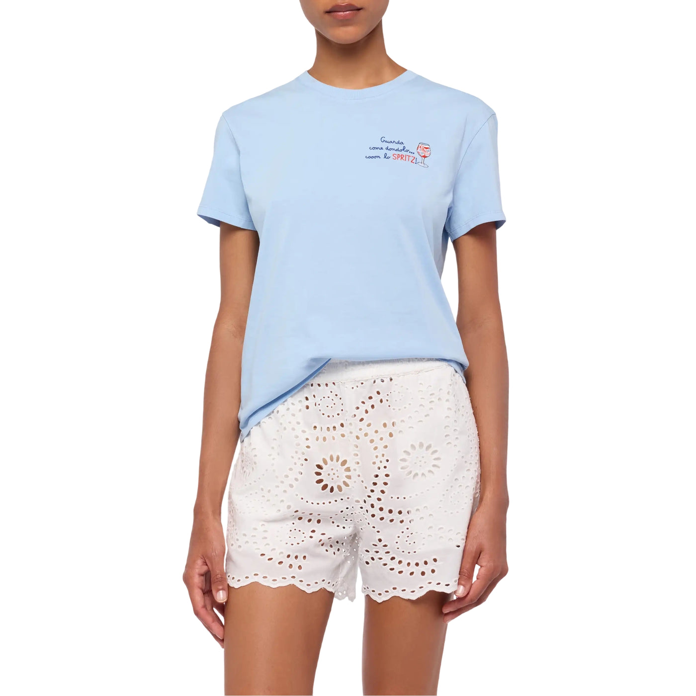 T-shirt Emilie Celeste da donna con ricamo spritz modella frontale
