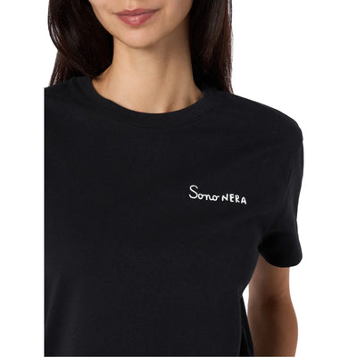 T-shirt Emilie Nera donna con ricamo "Sono nera" dettaglio ricamo