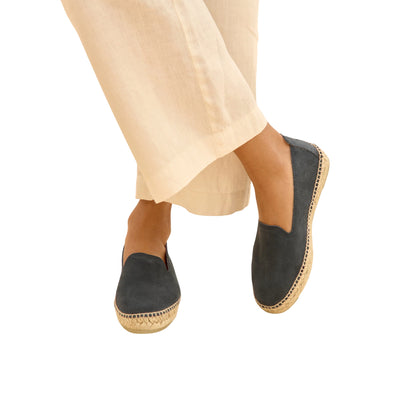Acquista subito le Espadrillas in pelle scamosciata, suola in juta naturale  e un sottile strato di gomma, firmate Manebì, su Old England: vieni a scoprire tutta la collezione sul nostro sito