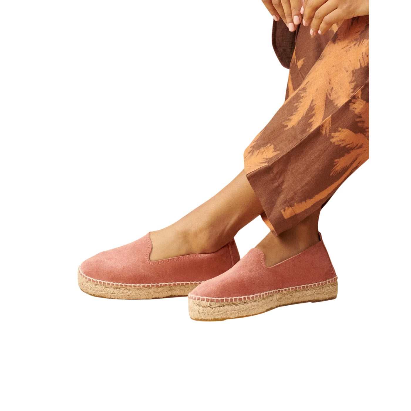 Acquista subito le Espadrillas Donna, con doppia suola in juta naturale e tomaia in pelle scamosciata, firmate Manebì su Old England: vieni a scoprire tutta la collezione sul nostro sito
