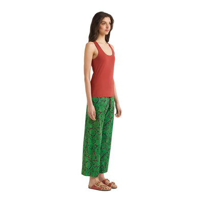 Top Donna con ampio scollo rotondo modella frontale