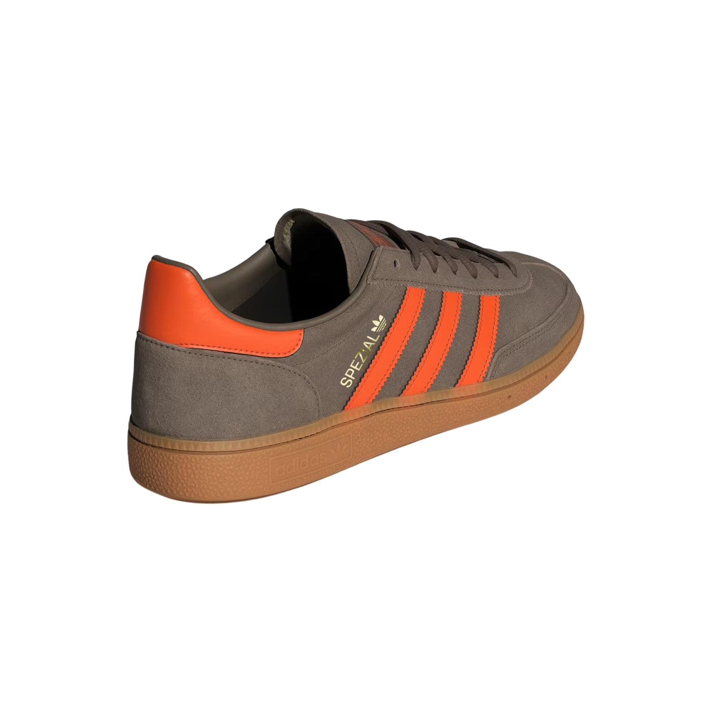 Acquista subito le Sneakers Uomo, realizzate con tomaia in saude, suola in gomma, chiusura con lacci e le tre strisce iconiche, firmate Adidas su Old England: vieni a scoprire tutta la collazione sul nostro sito. 