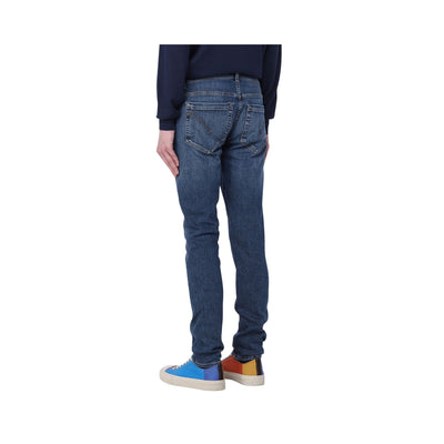 Low-waisted men's jeans with tapered leg