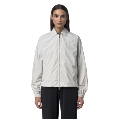 Acquista subito la Giacca Donna, realizzata in microfibra setosa sfoderata, coulisse regolabile e polsini elasticizzati, firmata K-way su Old England: vieni a scoprire tutta la collezione sul nostro sito