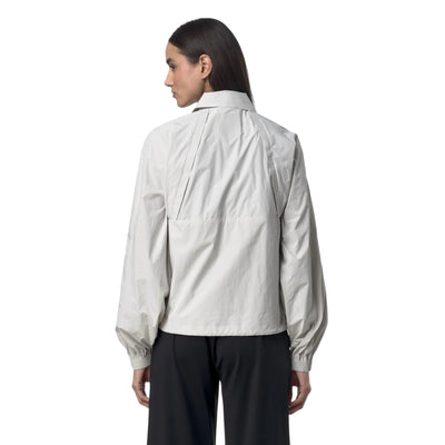 Acquista subito la Giacca Donna, realizzata in microfibra setosa sfoderata, coulisse regolabile e polsini elasticizzati, firmata K-way su Old England: vieni a scoprire tutta la collezione sul nostro sito