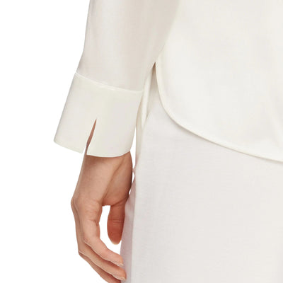 Acquista subito la Camicia Donna di seta a maniche lunghe, chiusura con bottoni centrali e dettaglio sui polsi, firmata MaxMara su Old England: vieni a scoprire la tutta la collezione sul nostro sito.