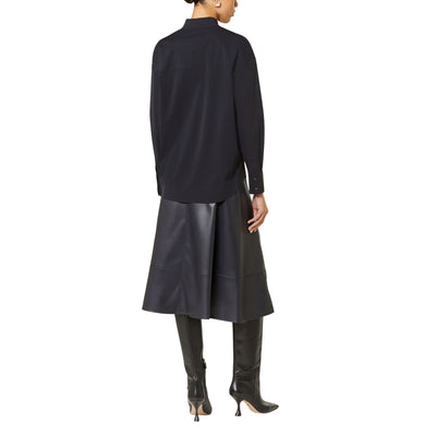 Acquista subito la Camicia Donna, in tessuto leggero e morbido con chiusura e bottoni nascosti e orlo arrotondato in stile incollato, firmata MaxMara su Old England: vieni a scoprire tutta la collezione sul nostro sito. 