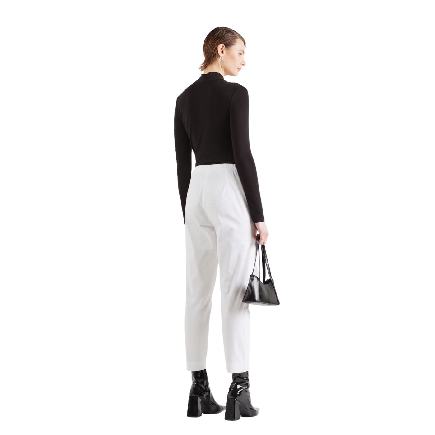 Acquista subito il Pantalone donna, realizzato in cotone, coulisse in vita e tasche laterali, firmato MaxMara su Old England: vieni a scoprire tutta la collezione sul nostro sito