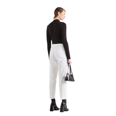 Acquista subito il Pantalone donna, realizzato in cotone, coulisse in vita e tasche laterali, firmato MaxMara su Old England: vieni a scoprire tutta la collezione sul nostro sito