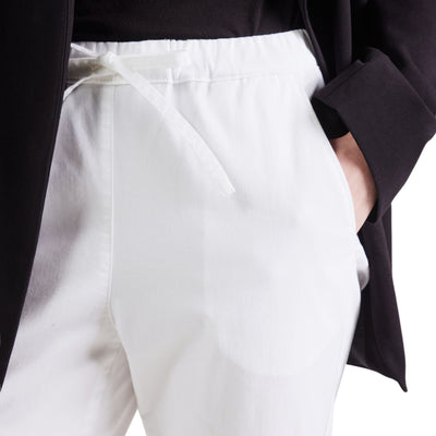 Acquista subito il Pantalone donna, realizzato in cotone, coulisse in vita e tasche laterali, firmato MaxMara su Old England: vieni a scoprire tutta la collezione sul nostro sito