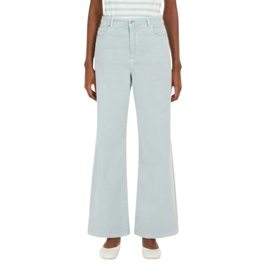 Acquista subito il Jeans Donna, realizzato in cotone elasticizzato, chiusura con zip nascosta e bottone, passanti in vita e cinque tasche, firmato MaxMara su Old England: vieni a scoprire tutta la collezione sul nostro sito