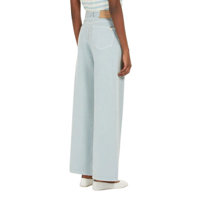 Acquista subito il Jeans Donna, realizzato in cotone elasticizzato, chiusura con zip nascosta e bottone, passanti in vita e cinque tasche, firmato MaxMara su Old England: vieni a scoprire tutta la collezione sul nostro sito
