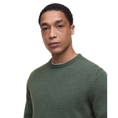Maglione Uomo Essential Verde con toppe modello frontale ravvicinato 