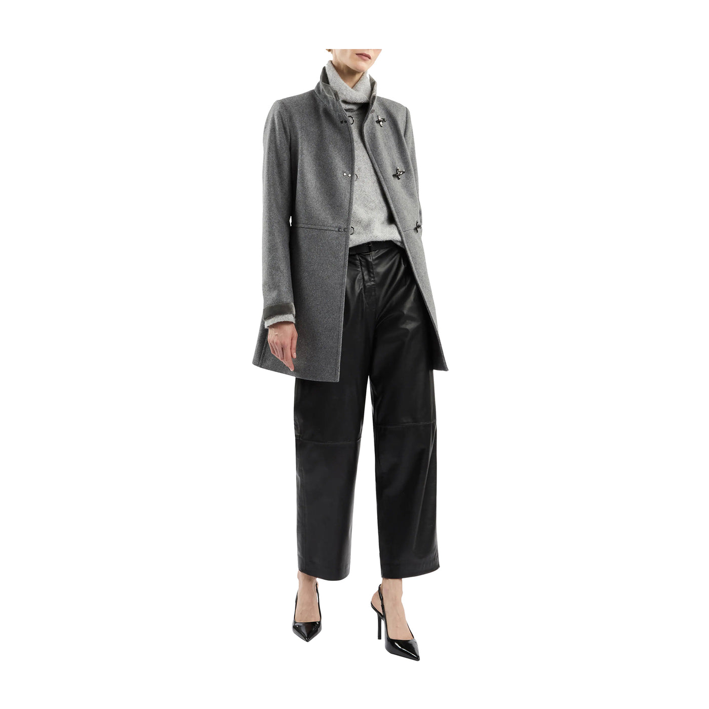 Cappotto Donna Grigio, con alamari e ampio scollo alto