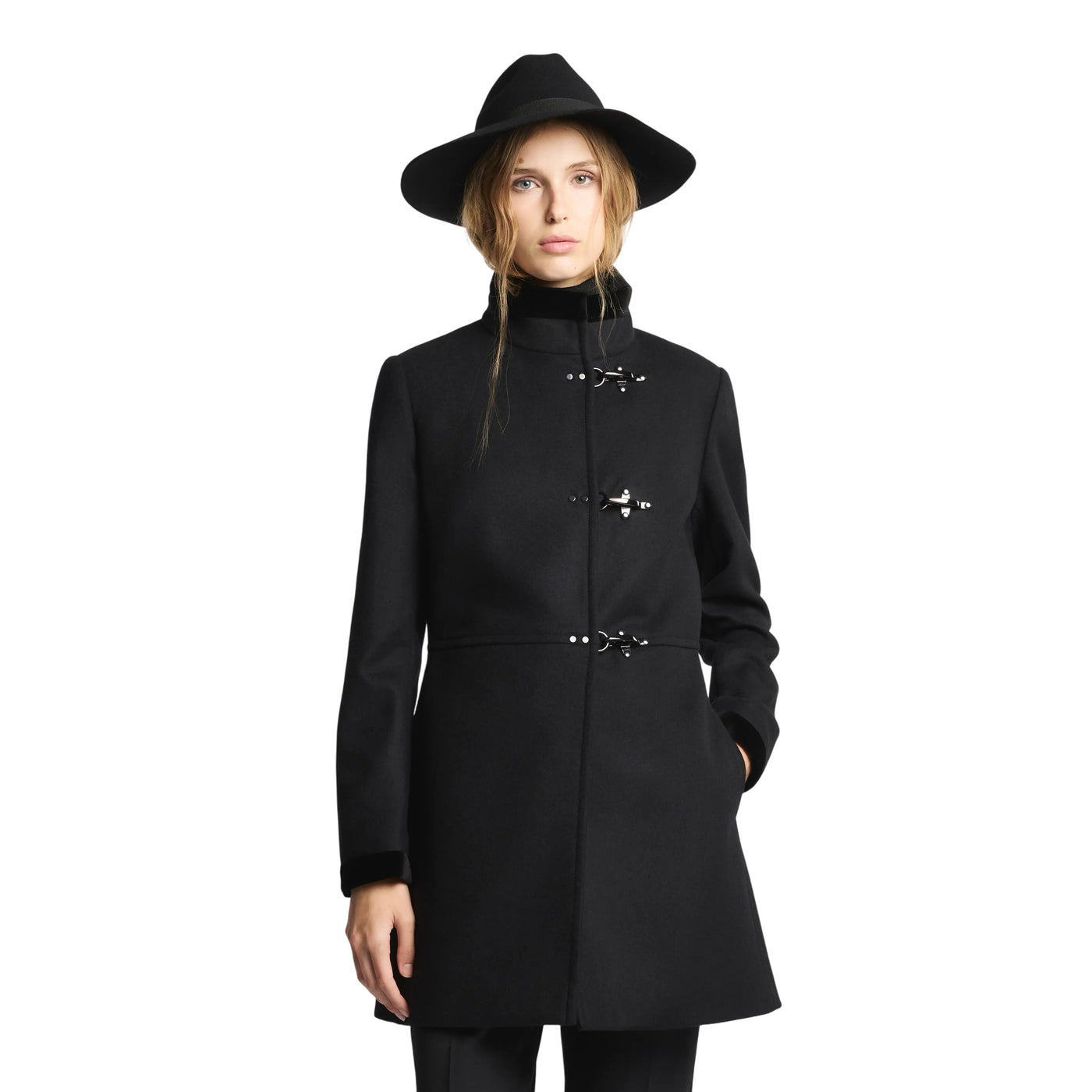 Cappotto Donna in Panno di Lana Nero modella frontale