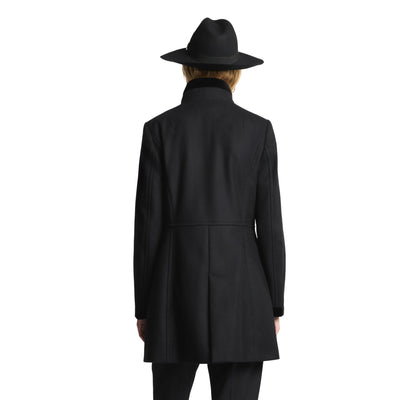 Cappotto Donna in Panno di Lana Nero modella retro