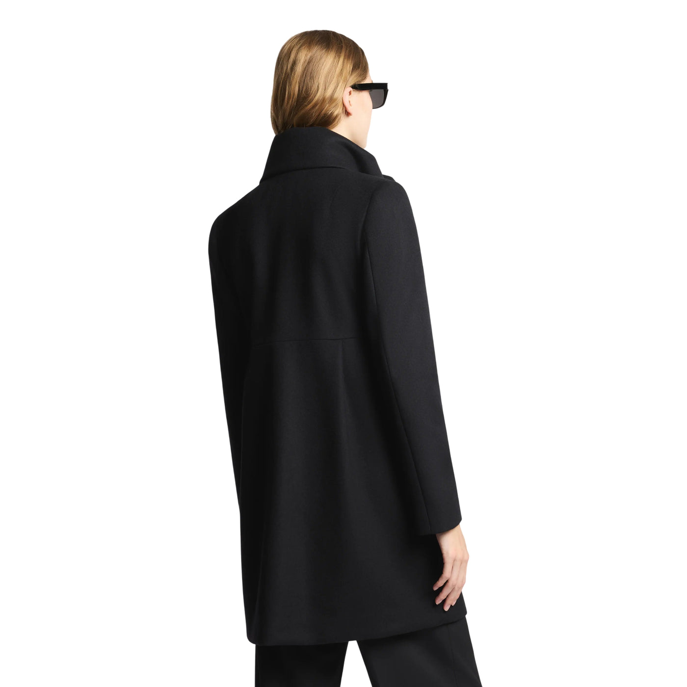 Cappotto Donna con collo ampio Nero modella retro