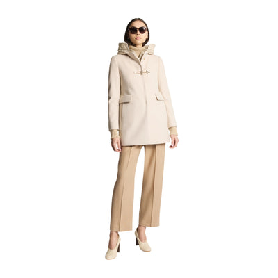 Cappotto Donna con cappuccio imbottito Beige modella intera frontale