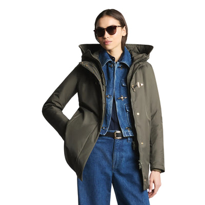 Parka Donna con chiusura ad alamaro Verde militare modella frontale