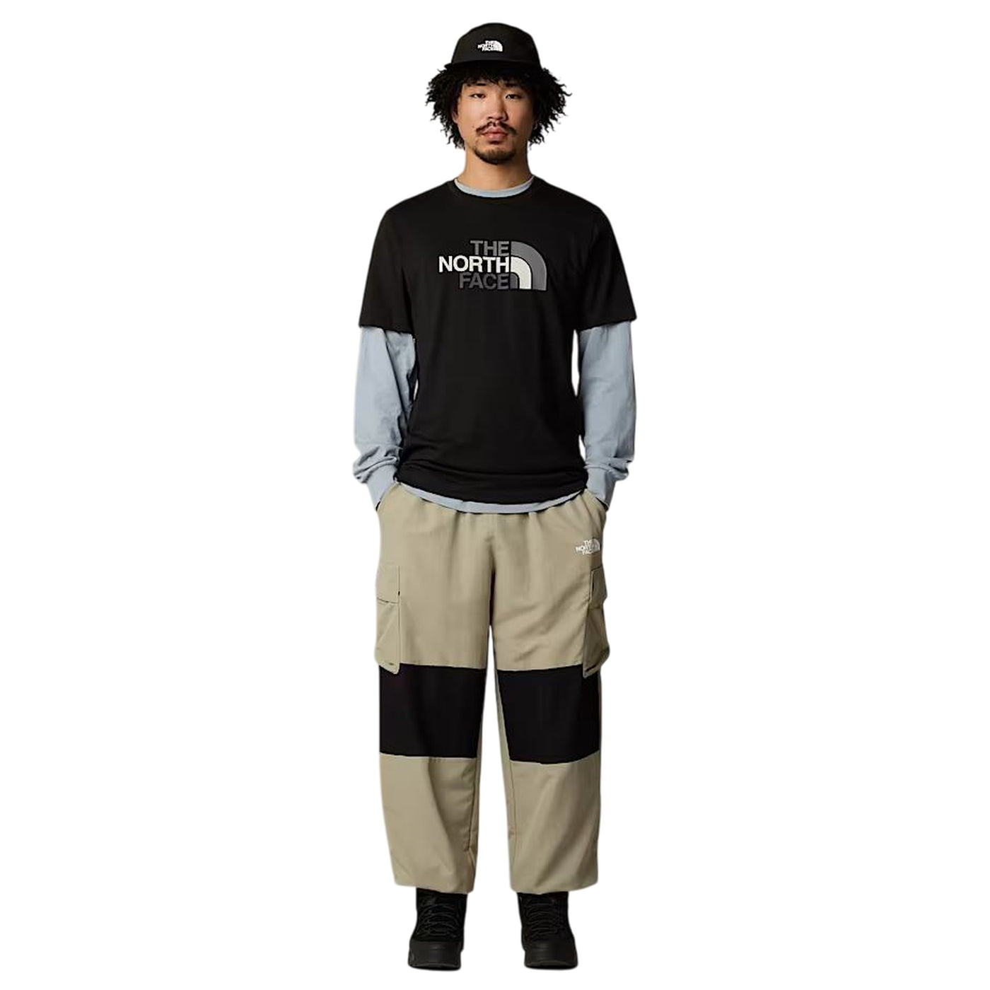 T-shirt Nera Uomo con logo grande frontale modello interi frontale