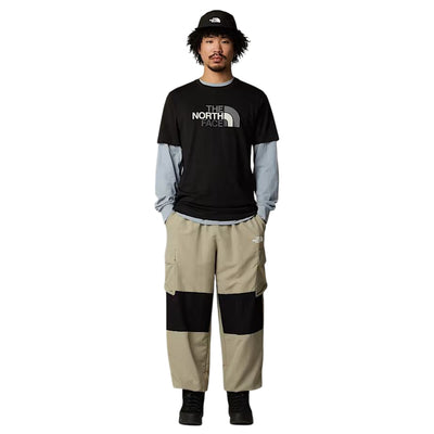 T-shirt Nera Uomo con logo grande frontale modello interi frontale