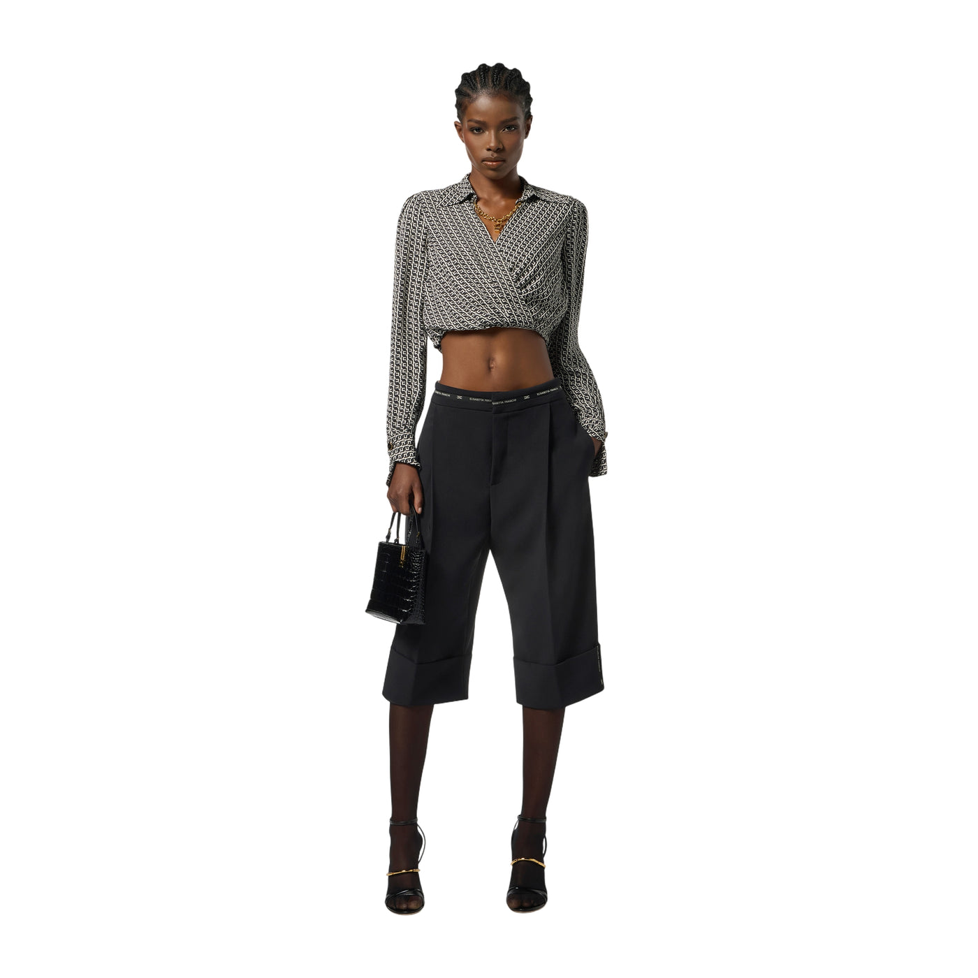 Bermuda Donna in crêpe leggero con nastro logo modella frontale intera