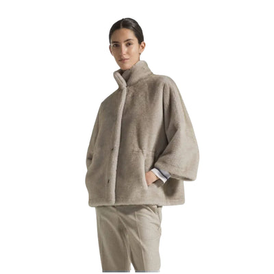 Cappotto Donna in ecopelliccia con bottoni modella frontale